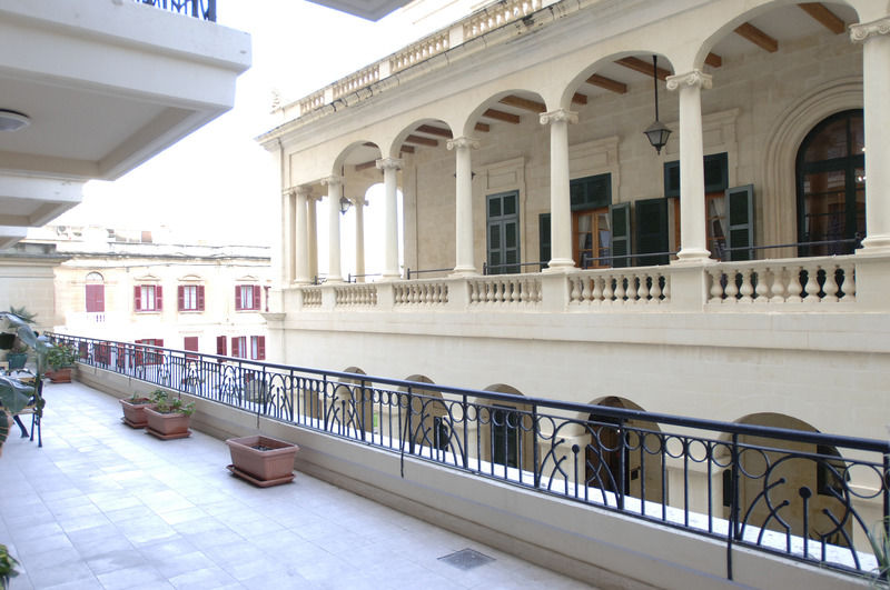 Ax Palazzo Capua Ξενοδοχείο Σλιέμα Εξωτερικό φωτογραφία